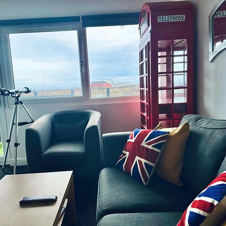 Unique View Of Anfield Stadium - Charming 2 Bedroom Apartment In Liverpool With Parking Extérieur photo