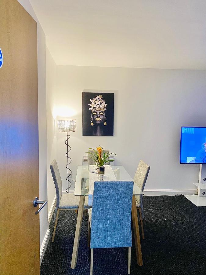 Unique View Of Anfield Stadium - Charming 2 Bedroom Apartment In Liverpool With Parking Extérieur photo