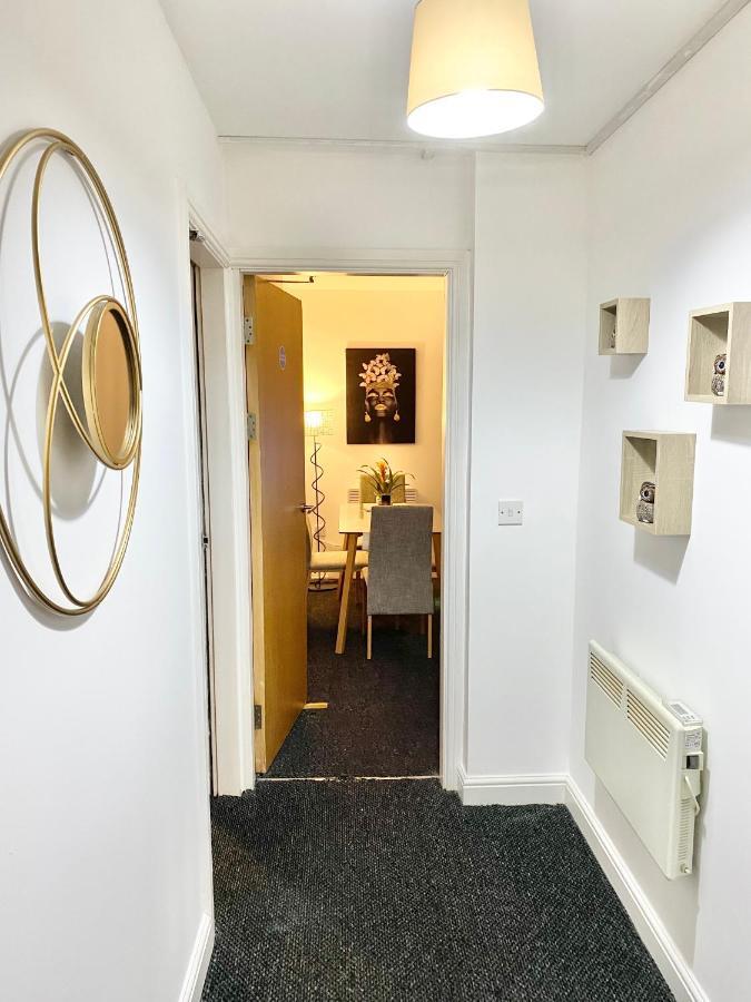 Unique View Of Anfield Stadium - Charming 2 Bedroom Apartment In Liverpool With Parking Extérieur photo