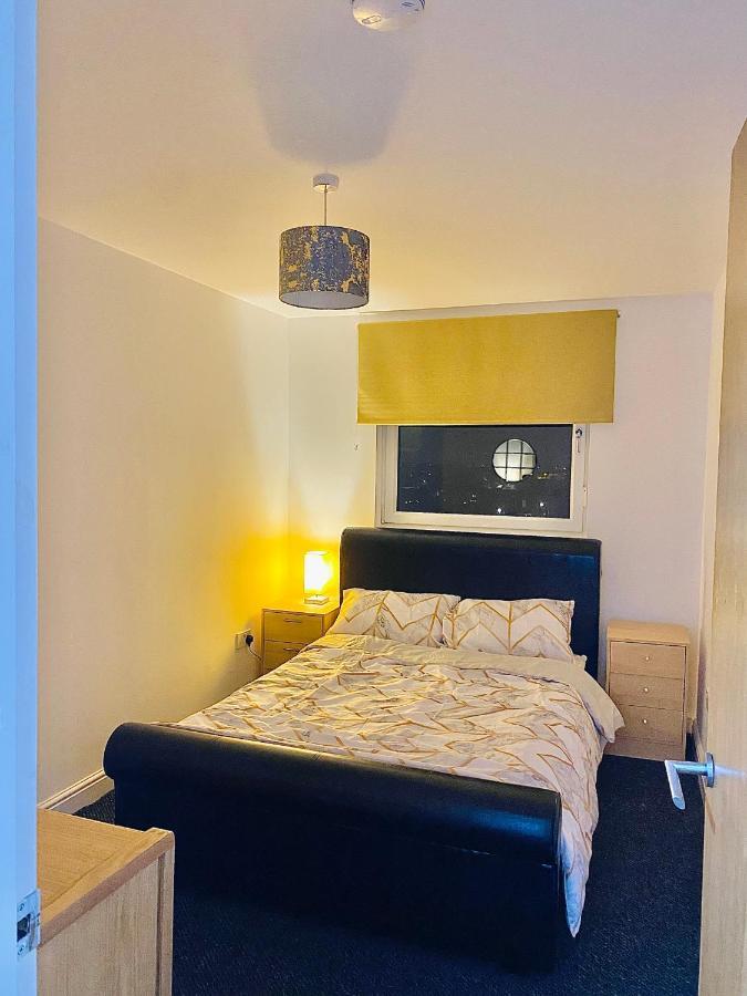 Unique View Of Anfield Stadium - Charming 2 Bedroom Apartment In Liverpool With Parking Extérieur photo
