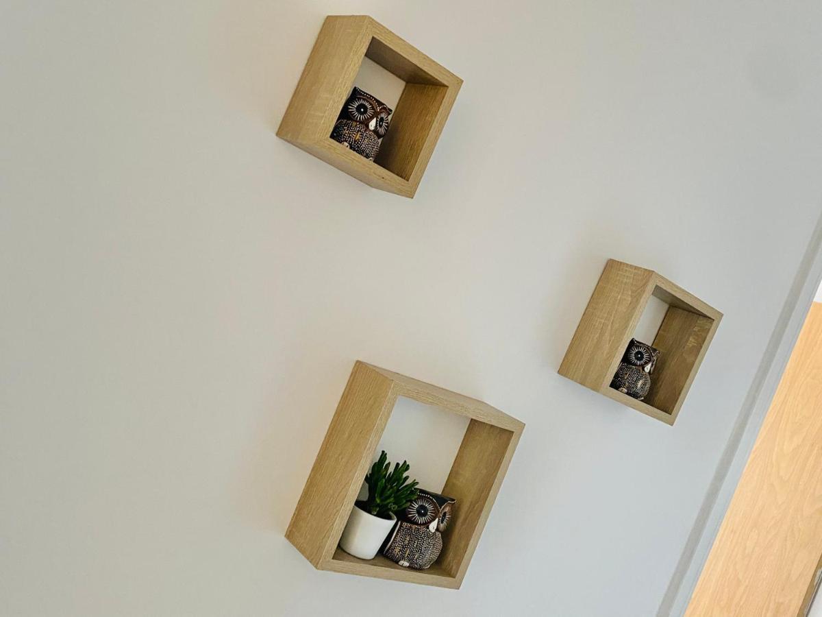 Unique View Of Anfield Stadium - Charming 2 Bedroom Apartment In Liverpool With Parking Extérieur photo