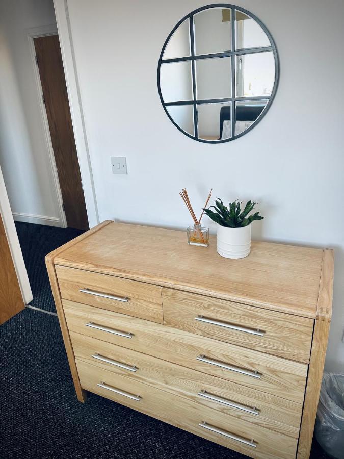 Unique View Of Anfield Stadium - Charming 2 Bedroom Apartment In Liverpool With Parking Extérieur photo